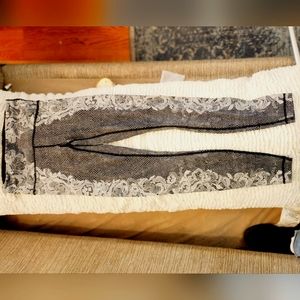 LULULEMON LEGGINGS SIZE 4